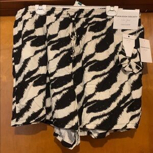 NWT Forbidden Society Size 3X Black and White Lightweight Shorts